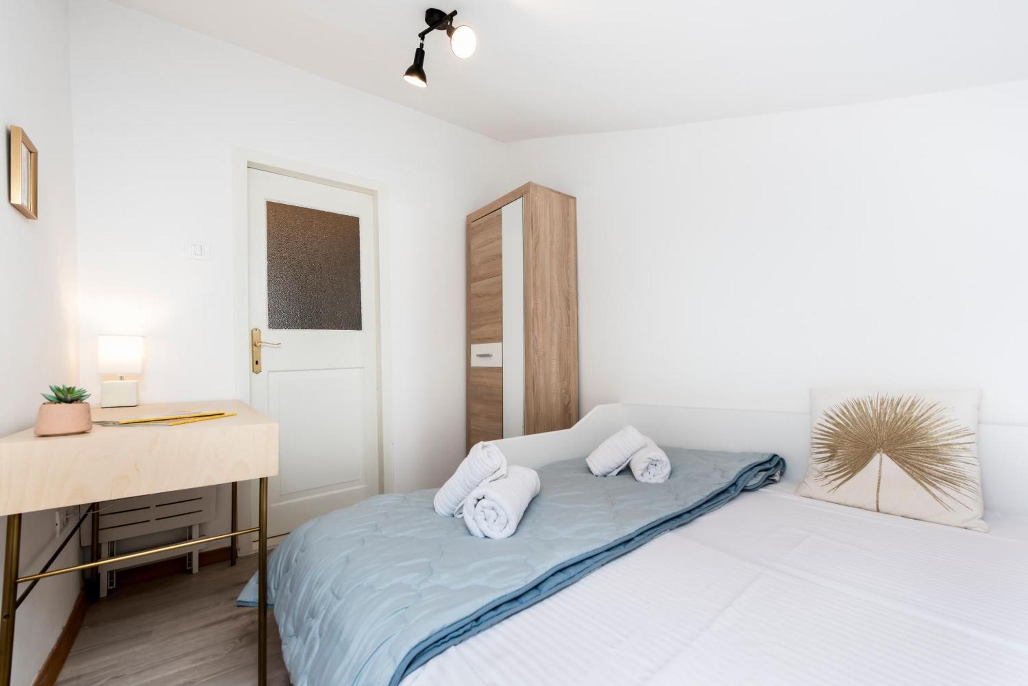Old Charm Apartment *