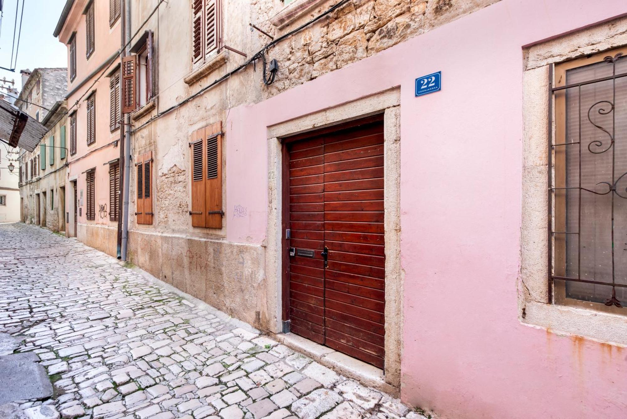 Apartment Old Charm *